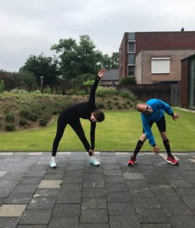 Bewoners van Auw Sjoal actief buiten bij de woonvorm